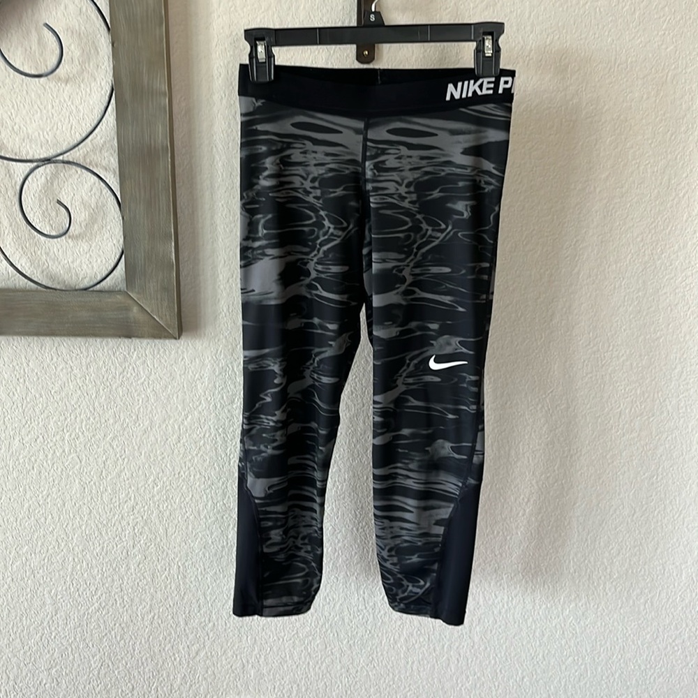 Nike dri fit leggings. Size M